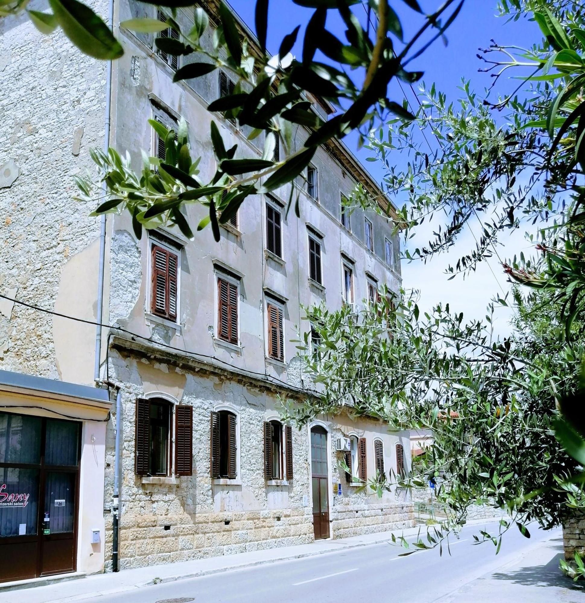 Pula Center - Studio Apartments Exterior photo